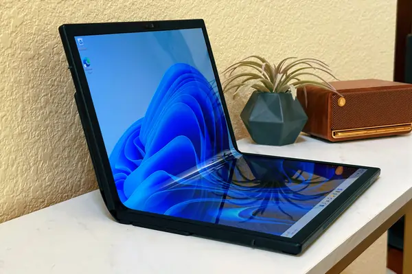 How Foldable Tech Is Revolutionizing the Future of Work